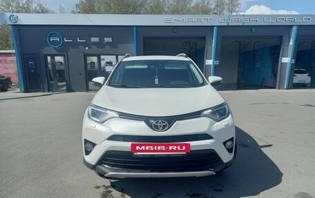 Toyota RAV4, 2017 год, 1 999 999 рублей, 2 фотография