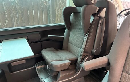 Volkswagen Multivan T6 рестайлинг, 2019 год, 3 900 000 рублей, 10 фотография