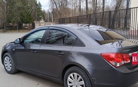 Chevrolet Cruze II, 2011 год, 650 000 рублей, 2 фотография