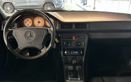 Mercedes-Benz E-Класс, 1993 год, 2 800 000 рублей, 18 фотография