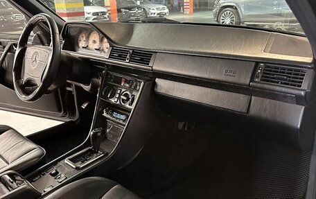 Mercedes-Benz E-Класс, 1993 год, 2 800 000 рублей, 24 фотография