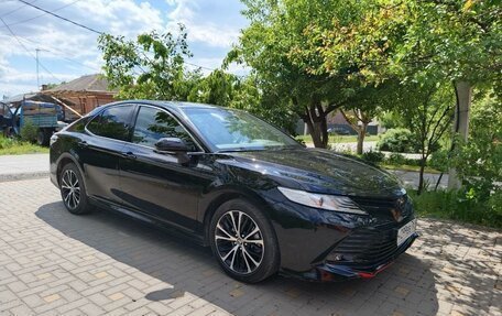 Toyota Camry, 2020 год, 3 950 000 рублей, 2 фотография