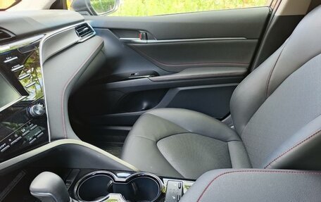 Toyota Camry, 2020 год, 3 950 000 рублей, 10 фотография