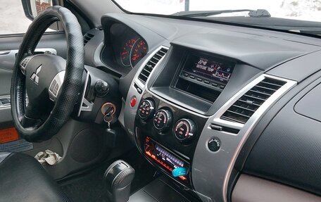 Mitsubishi Pajero Sport II рестайлинг, 2011 год, 1 499 000 рублей, 2 фотография
