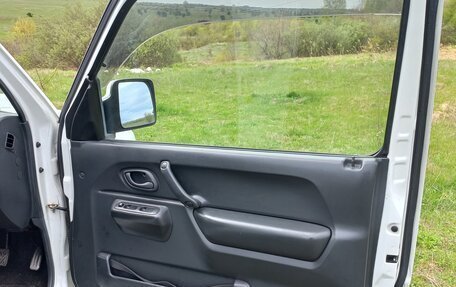 Suzuki Jimny, 2010 год, 999 999 рублей, 10 фотография