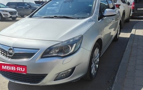 Opel Astra J, 2011 год, 630 000 рублей, 2 фотография