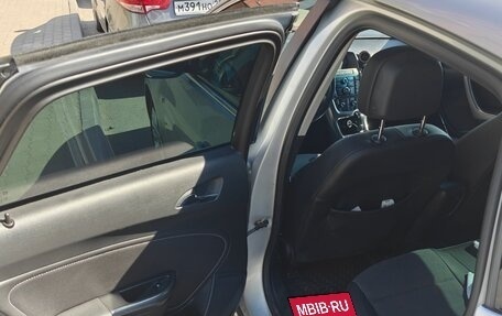 Opel Astra J, 2011 год, 630 000 рублей, 11 фотография