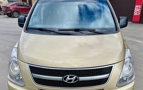 Hyundai H-1 II рестайлинг, 2011 год, 1 595 000 рублей, 2 фотография