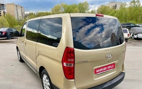 Hyundai H-1 II рестайлинг, 2011 год, 1 595 000 рублей, 4 фотография