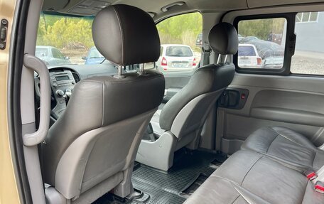 Hyundai H-1 II рестайлинг, 2011 год, 1 595 000 рублей, 12 фотография