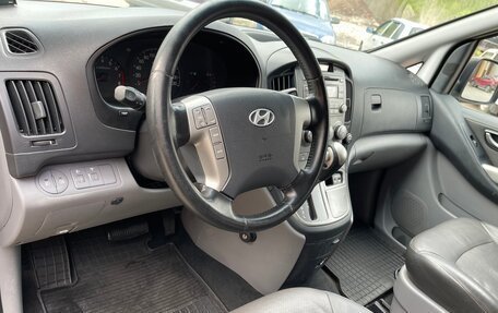 Hyundai H-1 II рестайлинг, 2011 год, 1 595 000 рублей, 18 фотография
