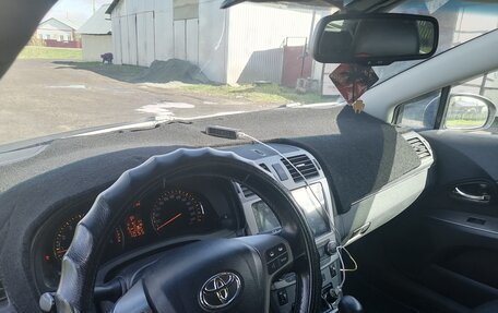 Toyota Avensis III рестайлинг, 2010 год, 1 280 000 рублей, 2 фотография