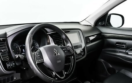 Mitsubishi Outlander III рестайлинг 3, 2018 год, 2 157 000 рублей, 13 фотография