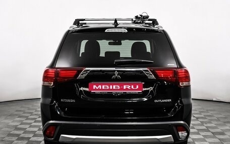 Mitsubishi Outlander III рестайлинг 3, 2018 год, 2 157 000 рублей, 6 фотография