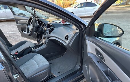 Chevrolet Cruze II, 2010 год, 585 000 рублей, 6 фотография