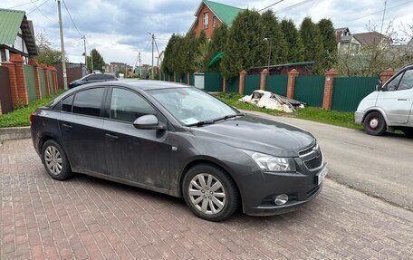 Chevrolet Cruze II, 2010 год, 585 000 рублей, 3 фотография