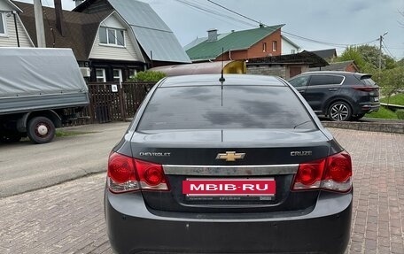 Chevrolet Cruze II, 2010 год, 585 000 рублей, 4 фотография