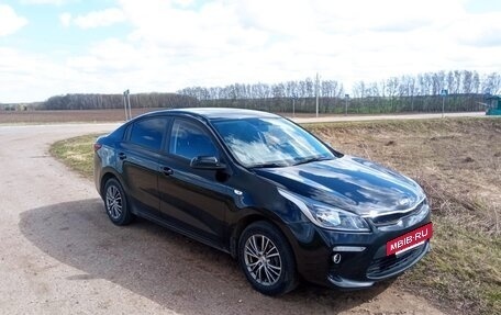KIA Rio IV, 2018 год, 1 350 000 рублей, 2 фотография