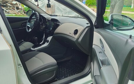 Chevrolet Cruze II, 2010 год, 750 000 рублей, 8 фотография