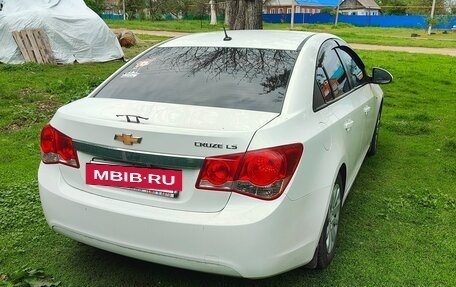 Chevrolet Cruze II, 2010 год, 750 000 рублей, 4 фотография
