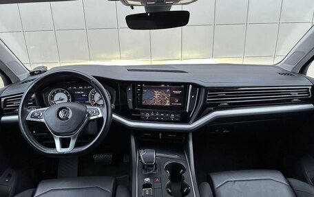 Volkswagen Touareg III, 2019 год, 4 300 000 рублей, 17 фотография