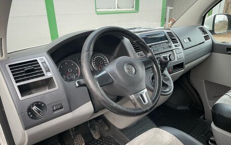 Volkswagen Caravelle T5, 2013 год, 2 200 000 рублей, 6 фотография