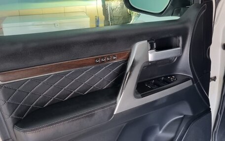 Toyota Land Cruiser 200, 2017 год, 6 500 000 рублей, 3 фотография