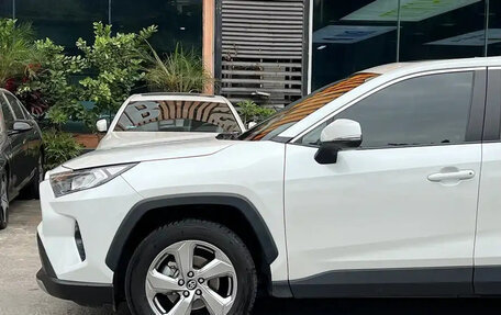 Toyota RAV4, 2021 год, 2 370 000 рублей, 4 фотография