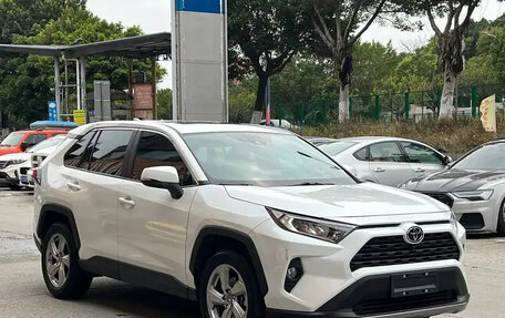 Toyota RAV4, 2021 год, 2 370 000 рублей, 7 фотография