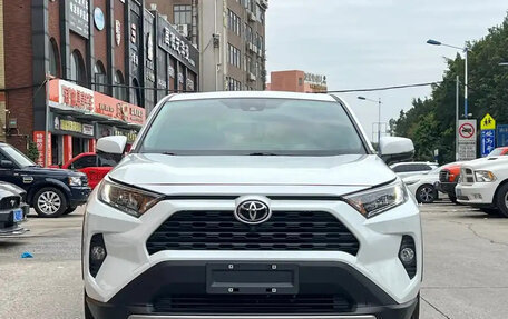 Toyota RAV4, 2021 год, 2 370 000 рублей, 6 фотография