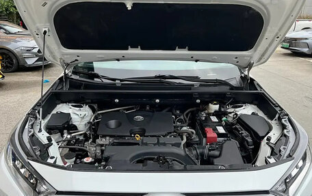 Toyota RAV4, 2021 год, 2 370 000 рублей, 19 фотография