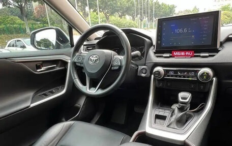 Toyota RAV4, 2021 год, 2 370 000 рублей, 17 фотография