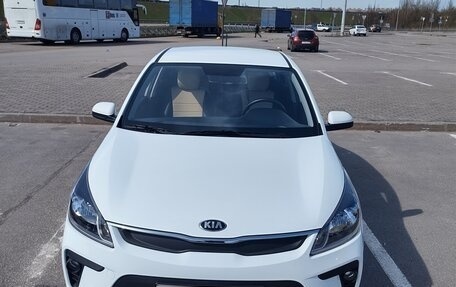 KIA Rio IV, 2020 год, 1 550 000 рублей, 1 фотография