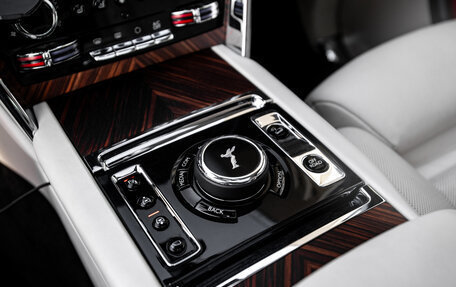 Rolls-Royce Cullinan, 2019 год, 28 000 000 рублей, 2 фотография