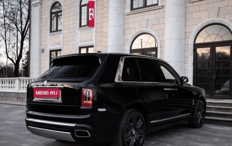 Rolls-Royce Cullinan, 2019 год, 28 000 000 рублей, 3 фотография