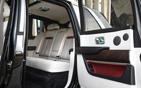 Rolls-Royce Cullinan, 2019 год, 28 000 000 рублей, 5 фотография