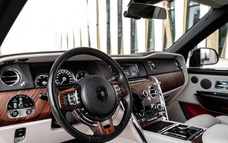 Rolls-Royce Cullinan, 2019 год, 28 000 000 рублей, 10 фотография