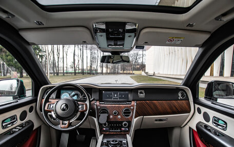 Rolls-Royce Cullinan, 2019 год, 28 000 000 рублей, 9 фотография