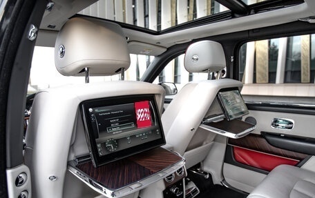 Rolls-Royce Cullinan, 2019 год, 28 000 000 рублей, 8 фотография