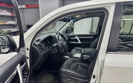 Toyota Land Cruiser 200, 2019 год, 7 790 000 рублей, 14 фотография