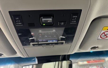 Toyota Land Cruiser 200, 2019 год, 7 790 000 рублей, 32 фотография