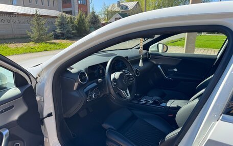 Mercedes-Benz A-Класс, 2019 год, 2 950 000 рублей, 11 фотография