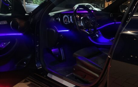 Mercedes-Benz E-Класс, 2019 год, 3 400 000 рублей, 10 фотография