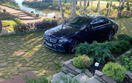 Mercedes-Benz E-Класс, 2019 год, 3 400 000 рублей, 19 фотография