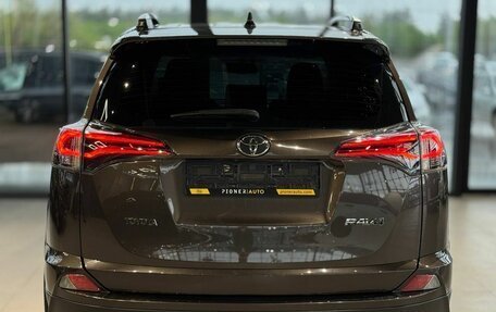 Toyota RAV4, 2018 год, 2 310 000 рублей, 5 фотография