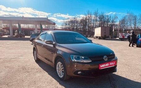 Volkswagen Jetta VI, 2011 год, 1 050 000 рублей, 2 фотография