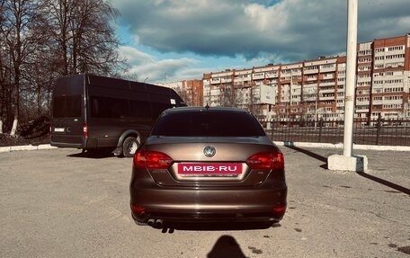 Volkswagen Jetta VI, 2011 год, 1 050 000 рублей, 5 фотография