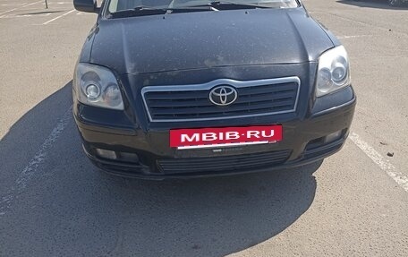 Toyota Avensis III рестайлинг, 2004 год, 720 000 рублей, 4 фотография