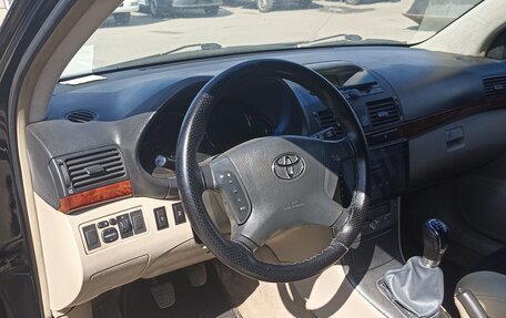 Toyota Avensis III рестайлинг, 2004 год, 720 000 рублей, 9 фотография