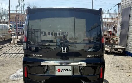 Honda Stepwgn IV, 2018 год, 3 000 000 рублей, 4 фотография